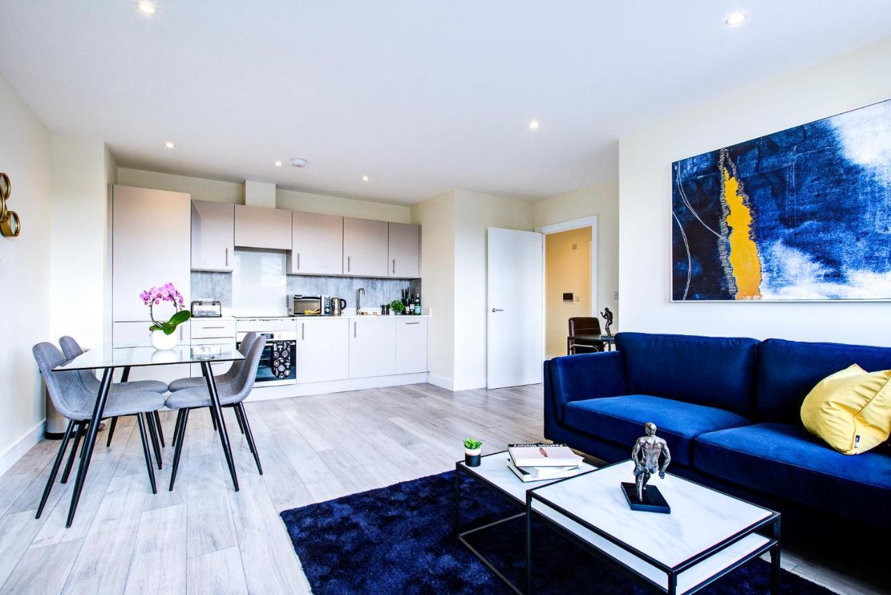 Hybrid Resi - London, Sutton With Onsite Car Parking Daire Cheam Dış mekan fotoğraf
